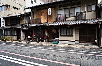 《大恶人千金 枭雌百合战记》 将于2025年7月24日在 Steam 上开始发售！